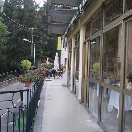 Budget Hotel Vittoria & Ristorante Marzio エクステリア 写真