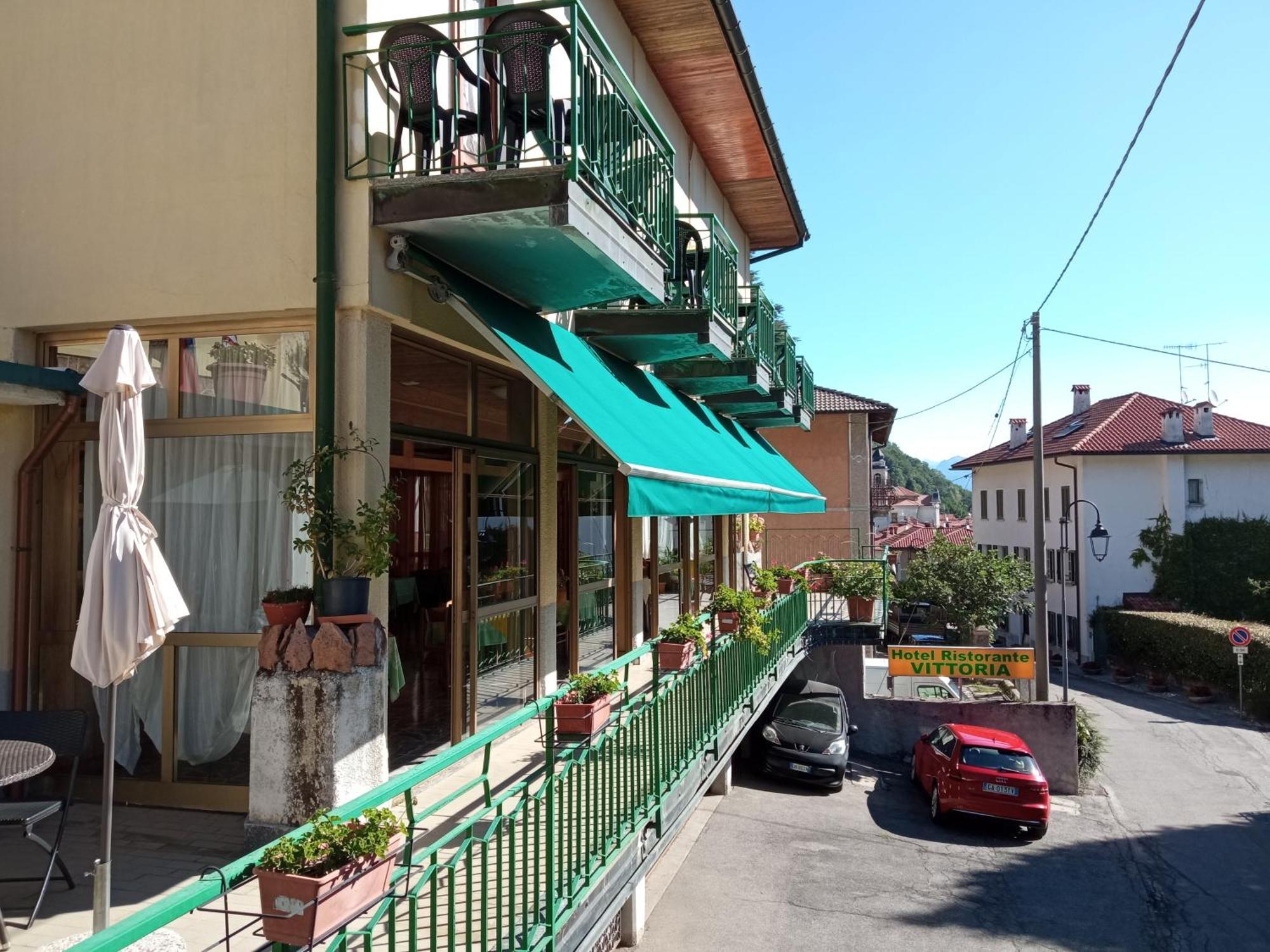 Budget Hotel Vittoria & Ristorante Marzio エクステリア 写真