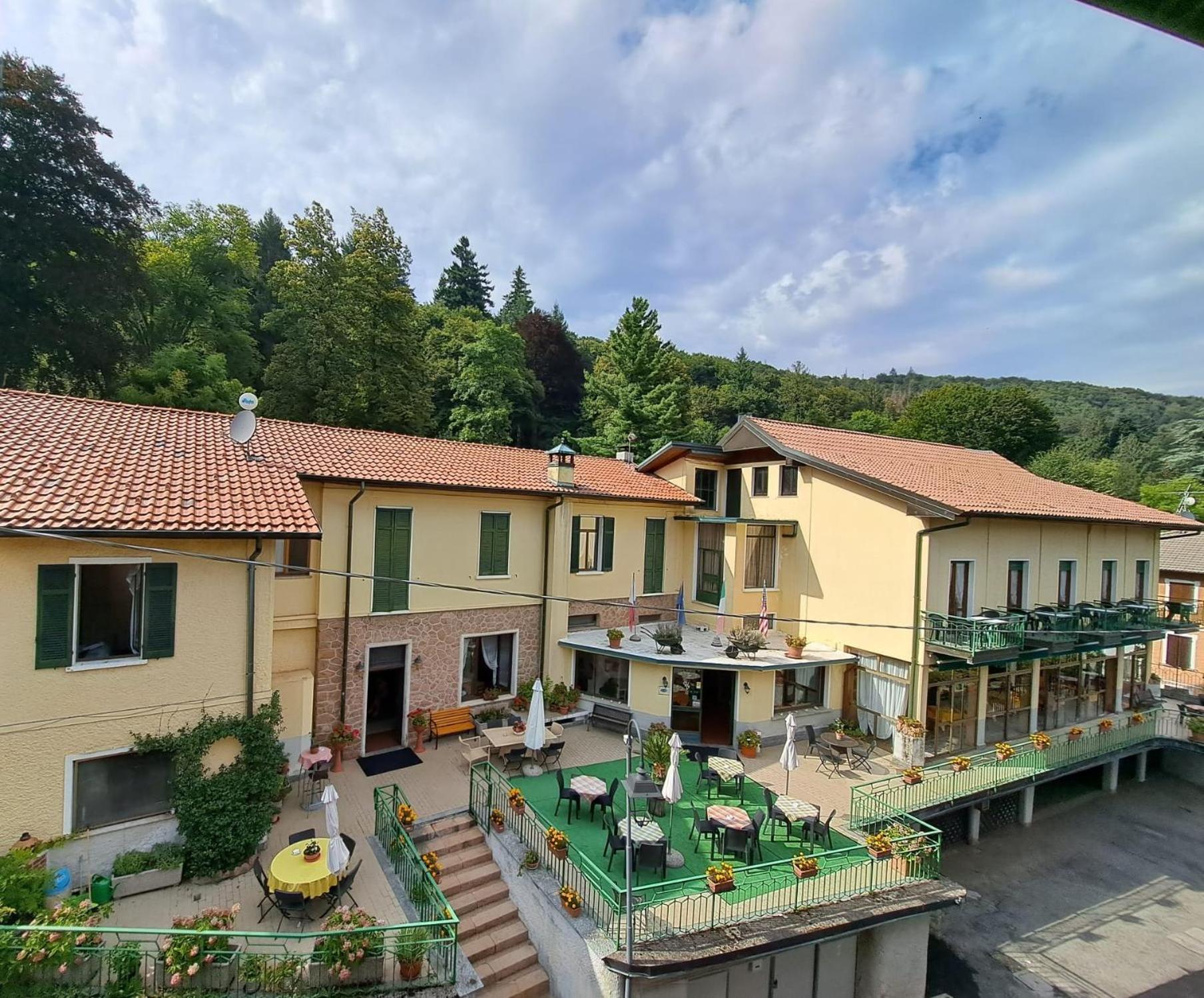 Budget Hotel Vittoria & Ristorante Marzio エクステリア 写真