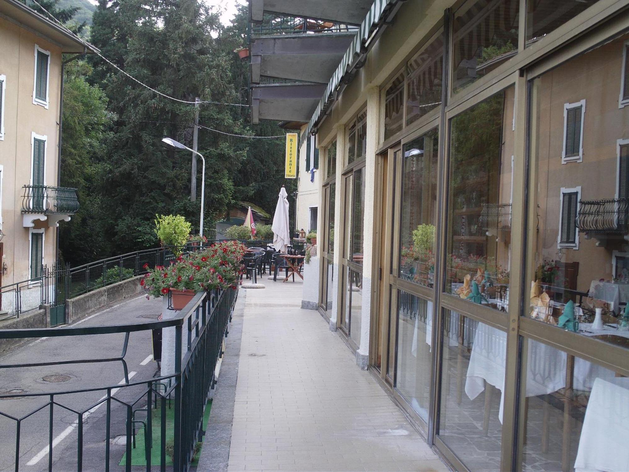 Budget Hotel Vittoria & Ristorante Marzio エクステリア 写真