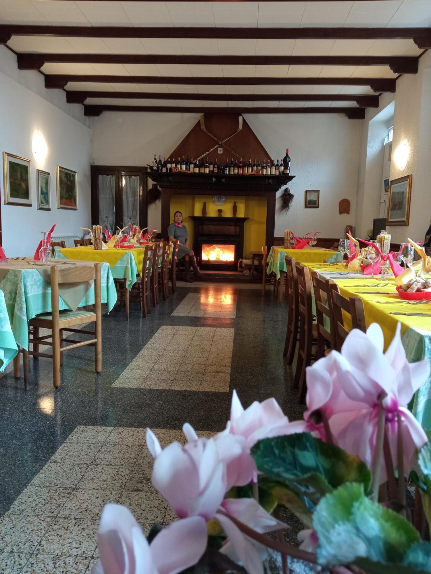 Budget Hotel Vittoria & Ristorante Marzio エクステリア 写真