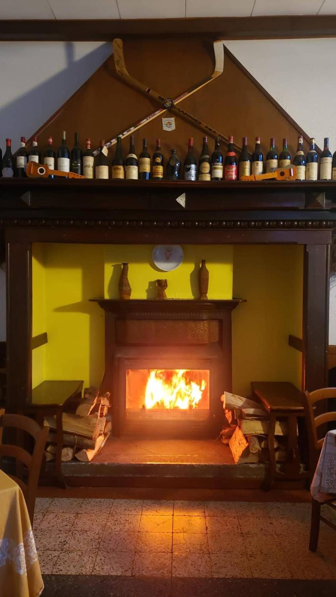 Budget Hotel Vittoria & Ristorante Marzio エクステリア 写真