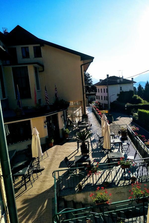 Budget Hotel Vittoria & Ristorante Marzio エクステリア 写真